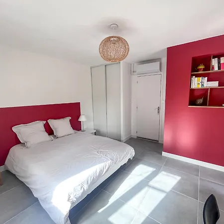 Avec Piscine Et Grand Jardin Villa *