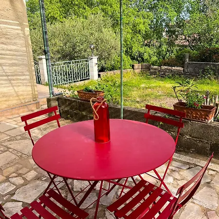 Avec Piscine Et Grand Jardin