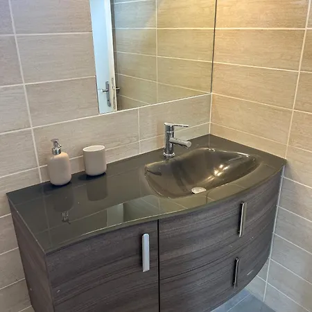 Avec Piscine Et Grand Jardin